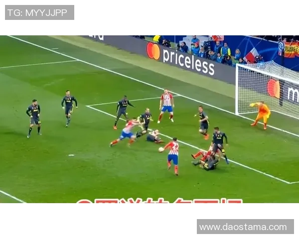 球迷冲进场内抢C罗球衣引发欧冠赛场奇葩事件