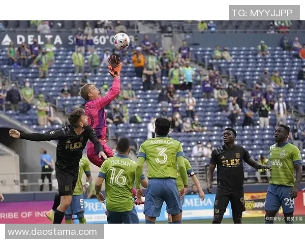 西雅图海湾与纽约城的精彩对决谁能在赛场上笑到最后